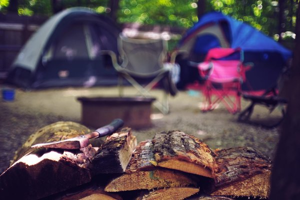 Quels sont les conseils pour un camping en région de baie marécageuse en hiver?